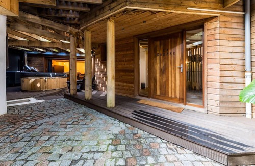 Biarritz Villa | KABANE. KEYWEEK. Villa pool spa sauna downtown