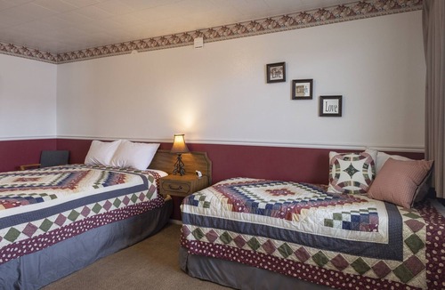 Frontier House | KABINO: Fossil Butte Motel #08 2QueenBeds A/C Mini Fridge Microwave Cable Wifi