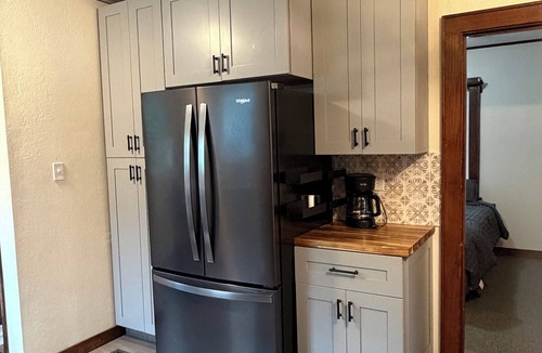 Cedar Rapids - Iowa City House | Kadia’s Place The One Near Ellis and Downtown