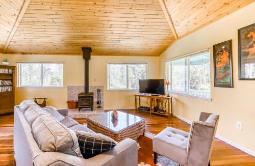 Mountain View House | Kahu 'lo - Guardian Hawk