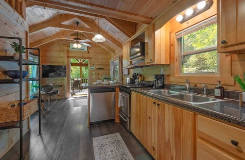 Lookout Valley Neighborhood Association Cabin | Kai Cabin with sunset view from private spa deck