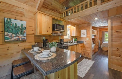 Lookout Valley Neighborhood Association Cabin | Kai Cabin with sunset view from private spa deck