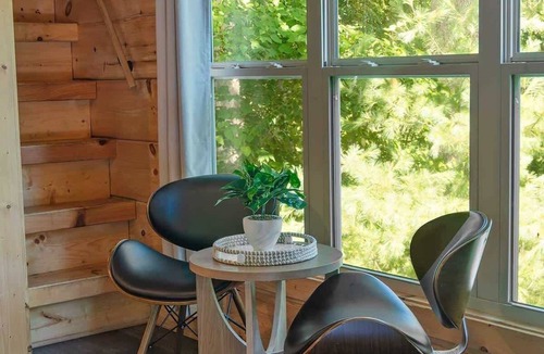 Lookout Valley Neighborhood Association Cabin | Kai Cabin with sunset view from private spa deck