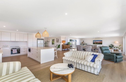 Killcare Heights House | Kai Lani by HolidayCo.