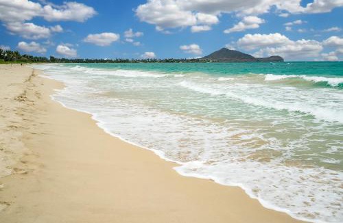 Kalama Tract House | Kailua Beachside home