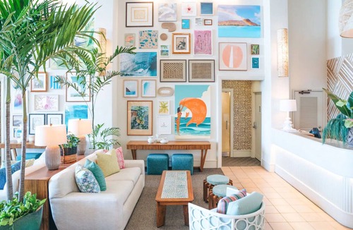 Diamond Head - Kapahulu - St. Louis Hotel | Kaimana Beach Getaway | Park View King | Direct Beach Access