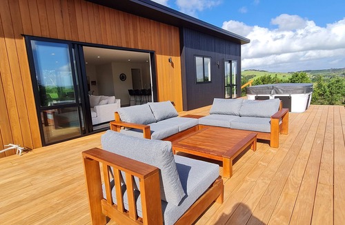 Kaiwaka House | Kaipara Harbour Views.