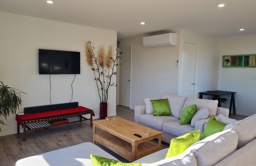 Kaiwaka House | Kaipara Harbour Views.