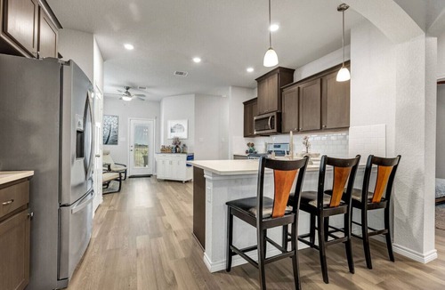 Wellborn House | Kaivalya Retreat| Kyle Field 8mi | EV Charging