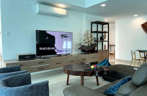 Kampung Paya Villa | Kajang Villa 6 w Pool Table by Iconique