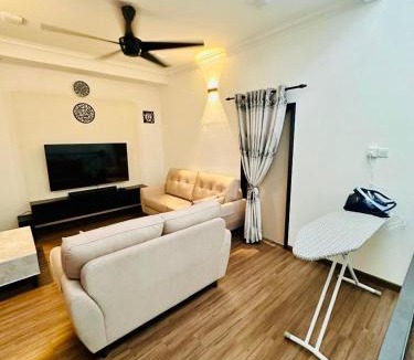 Jalan Bangi House | Kajang White House