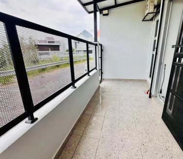 Jalan Bangi House | Kajang White House