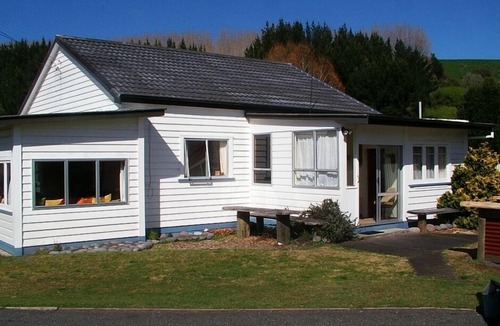 Kakahi House | Kakahi Adventure Lodge