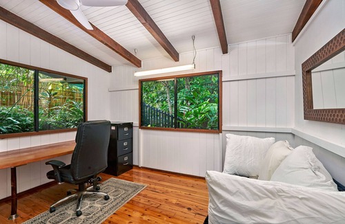 Cairns House | Kalamunda - A Home in the Forest!