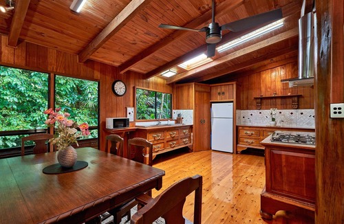 Cairns House | Kalamunda - A Home in the Forest!