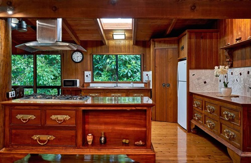 Cairns House | Kalamunda - A Home in the Forest!