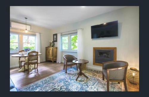 Kallista House | Kallista C & G