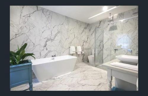 Kallista House | Kallista C & G