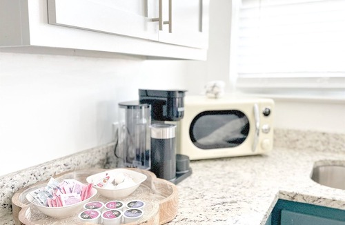 Laurel Apartment | Kalmia Suite D - Downtown historic district.