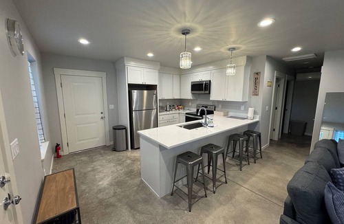 Southeast Eugene House | Kamal's Comfy Relaxation Zone