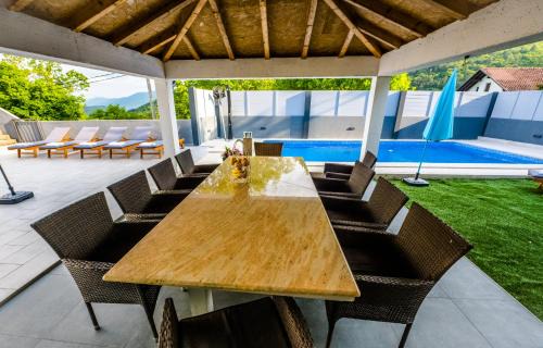 Podbablje House | Kameni dvori - Family Villa with Pool & Jacuzzi for 8