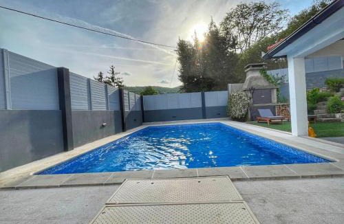 Podbablje House | Kameni dvori - Family Villa with Pool & Jacuzzi for 8