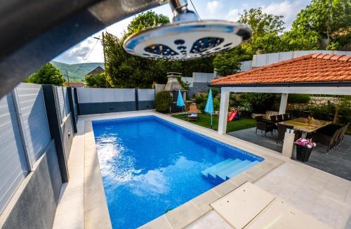 Podbablje House | Kameni dvori - Family Villa with Pool & Jacuzzi for 8