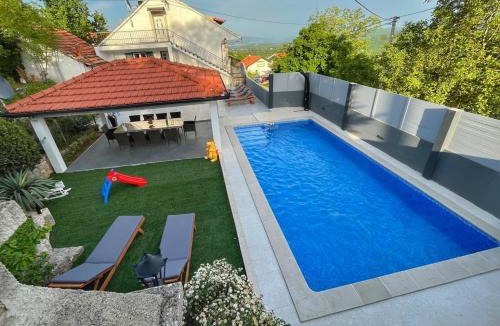 Podbablje House | Kameni dvori - Family Villa with Pool & Jacuzzi for 8
