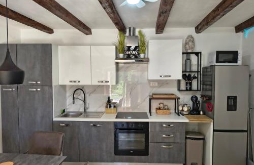 Sibenik House | Kameni dvori