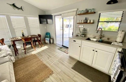 Key Largo Cottage | Kampground Escape w/Kayaks, Heated Pool & Marina!