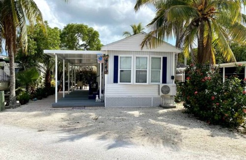 Key Largo Cottage | Kampground Escape w/Kayaks, Heated Pool & Marina!