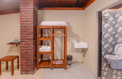 Candikuning House | Kampung Bingo Glamping & Resto