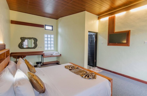 Candikuning House | Kampung Bingo Glamping & Resto