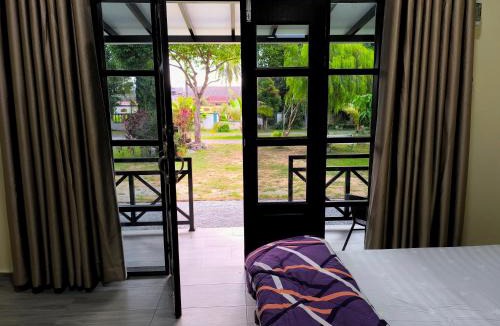 Kampung Tanjung Mas Ski Chalet | Kampung vibes with good location