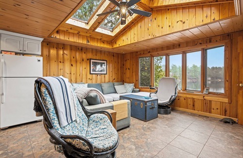 Minden Hills Cottage | Kanata House - Charming Lakeside Cottage