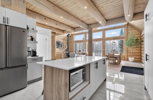 Amherst Ski Chalet | Kanata Tremblant Ultra Luxury Modern Oasis