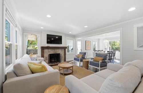 Overland Park House | Kansas Cape Cottage