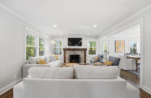 Overland Park House | Kansas Cape Cottage
