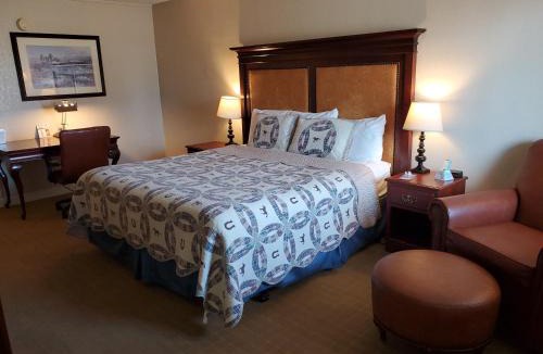 Oakley Hotel | Kansas Country Inn