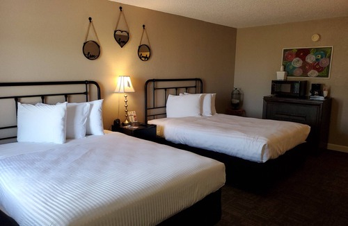 Oakley Hotel | Kansas Country Inn