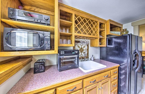 La Cygne Apartment | Kansas Countryside Studio w/Swimming Pond!