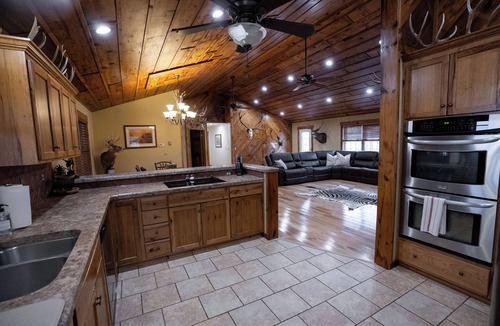 Bourbon County Cabin | Kansas Hunting Lodge