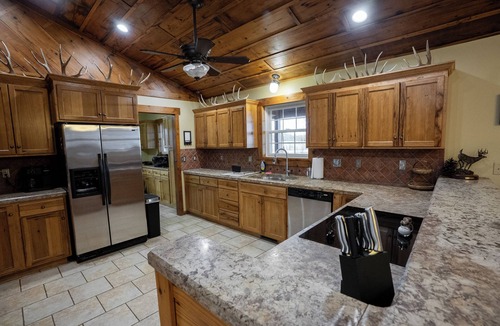 Bourbon County Cabin | Kansas Hunting Lodge