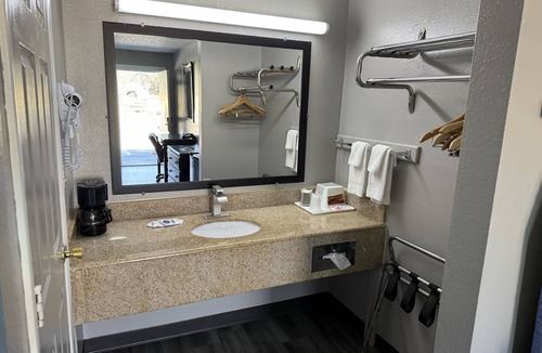Independence Hotel | Kansas Inn Independence