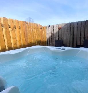 Blairgowrie Cabin | Kaoglen Zen-Feature Bath-Dunkeld-Route 500