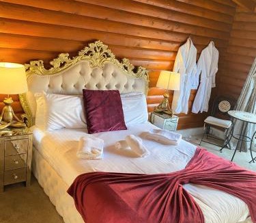 Blairgowrie Cabin | Kaoglen Zen-Feature Bath-Dunkeld-Route 500