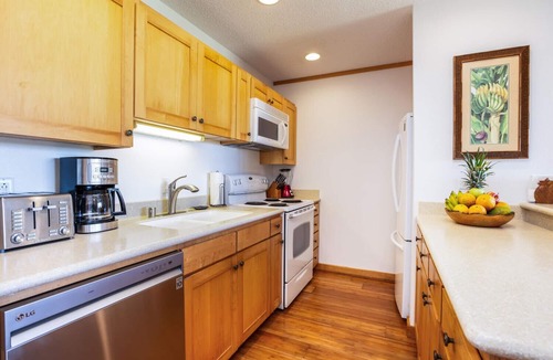 Wailua Condo | Kapaa Shore Ocean & Pool View Condo