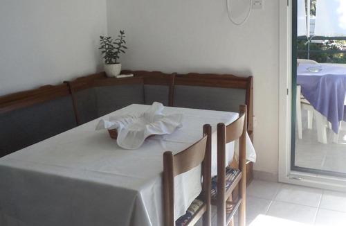 Kaprije Apartment | Kaprije Apartment Sleeps 5 Air Con WiFi