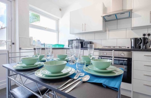 Staple Hill Apartment | Karah Suites - Lansdown Road