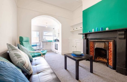 Staple Hill Apartment | Karah Suites - Lansdown Road